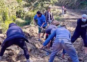 स्थानियको श्रमदान द्वारा  सोलिङ